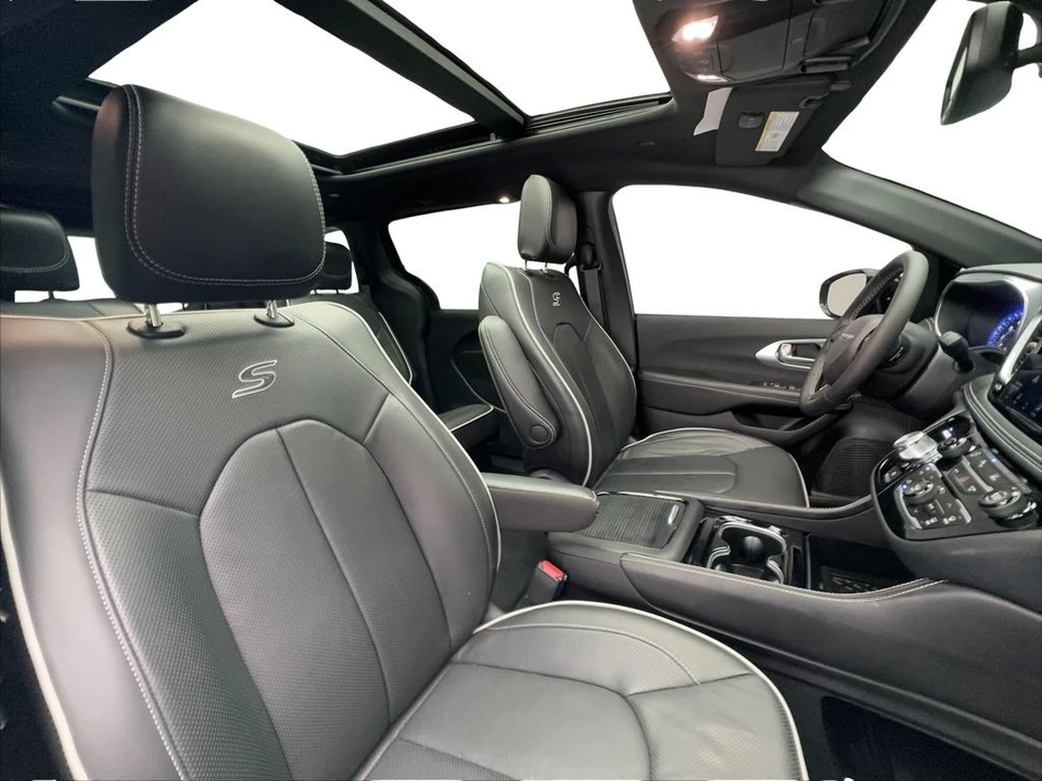 2026 Chrysler - Image 27 of 31