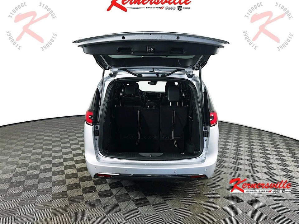 2026 Chrysler - Image 16 of 21