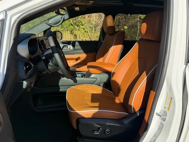 2026 Chrysler - Image 12 of 21