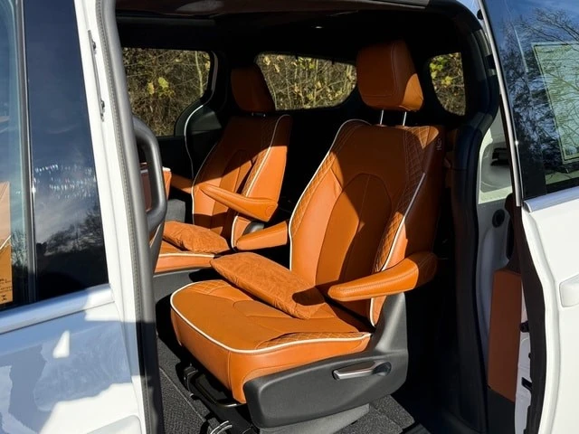 2026 Chrysler - Image 17 of 21