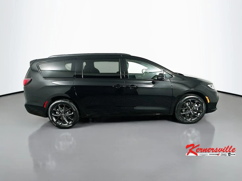 2026 Chrysler - Image 8 of 22