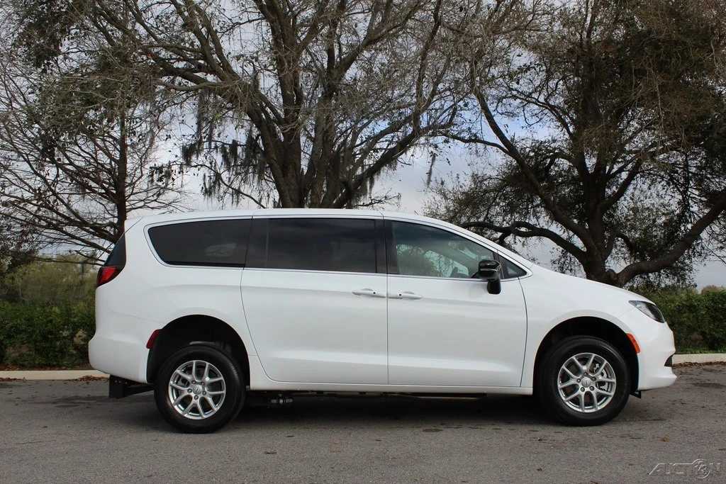 2026 Chrysler - Image 4 of 12