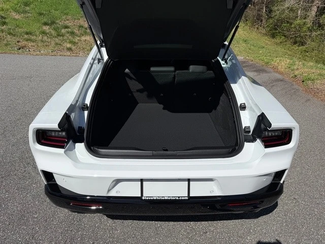 2026 Dodge Charger 8th Gen - Image 16 of 21
