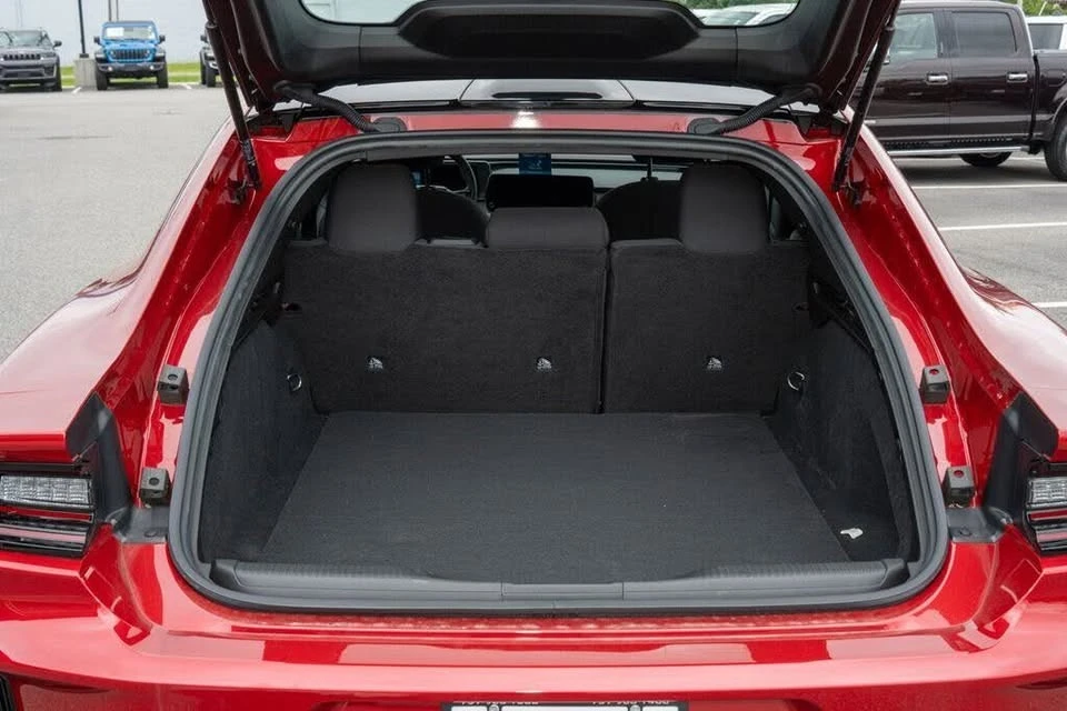 2026 Dodge Charger 8th Gen - Image 9 of 20