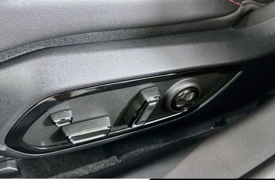 2026 Dodge Charger 8th Gen - Image 12 of 20