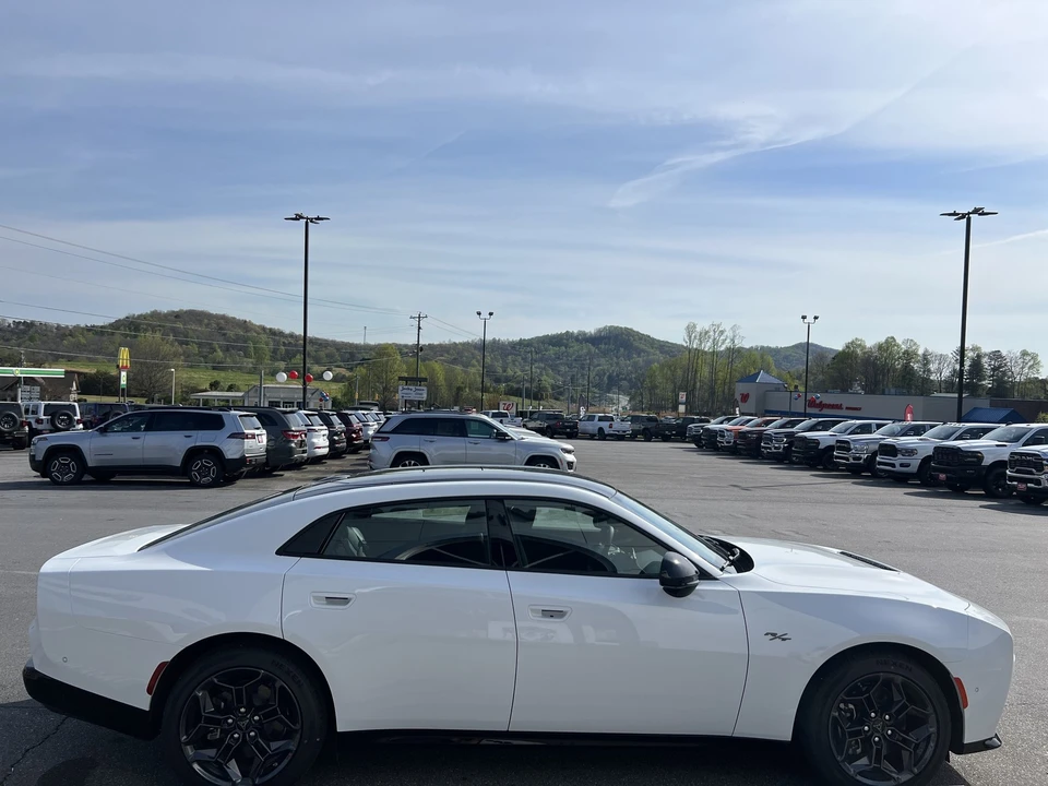 2026 Dodge Charger 8th Gen - Image 4 of 31
