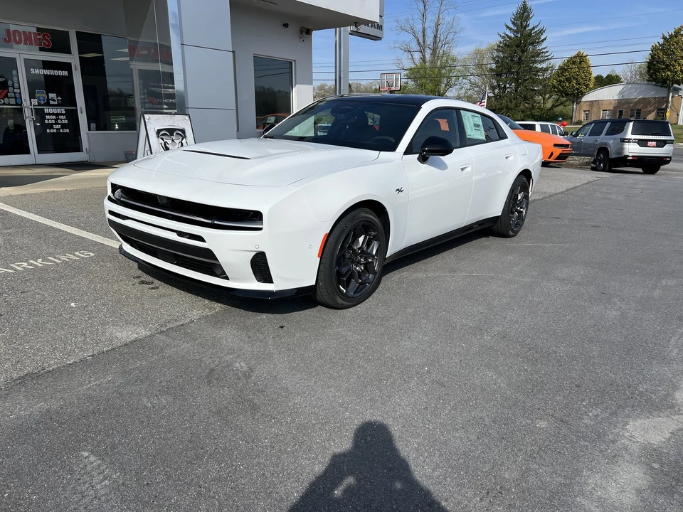 2026 Dodge Charger 8th Gen - Image 6 of 31