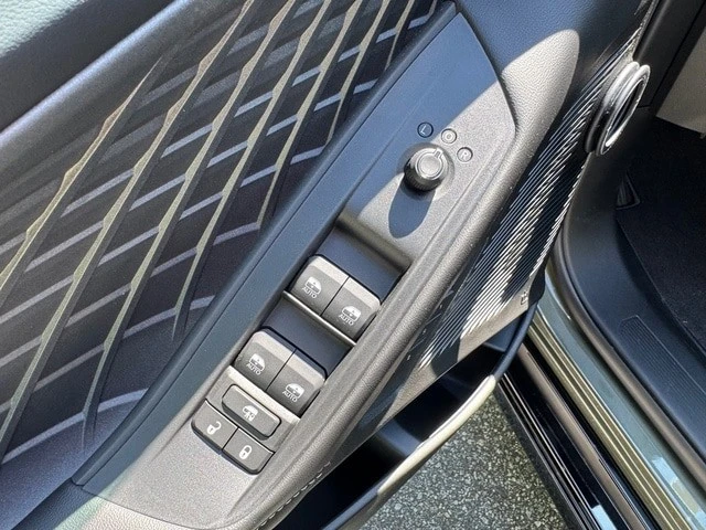 2026 Dodge Charger 8th Gen - Image 13 of 31