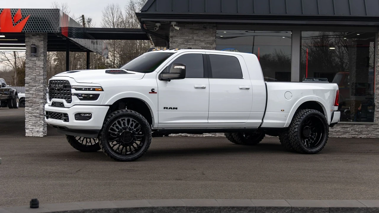 2026 Ram 3500 - Image 7 of 21