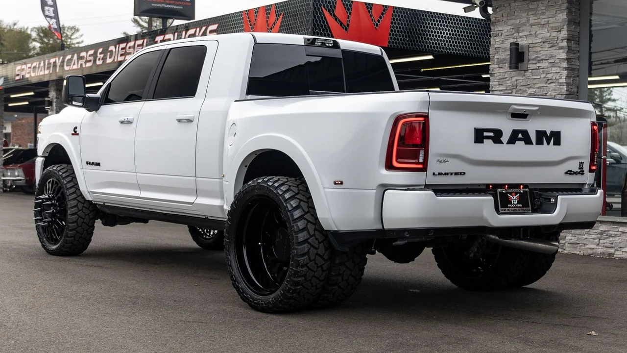 2026 Ram 3500 - Image 16 of 21