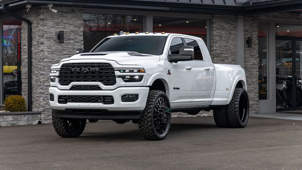 2026 Ram 3500 - Image 9 of 21