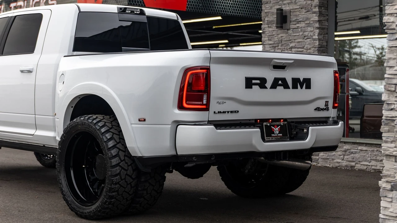 2026 Ram 3500 - Image 14 of 21