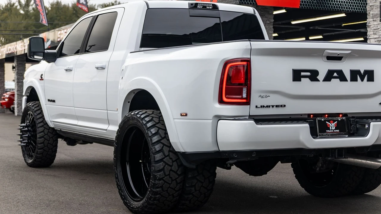 2026 Ram 3500 - Image 15 of 21