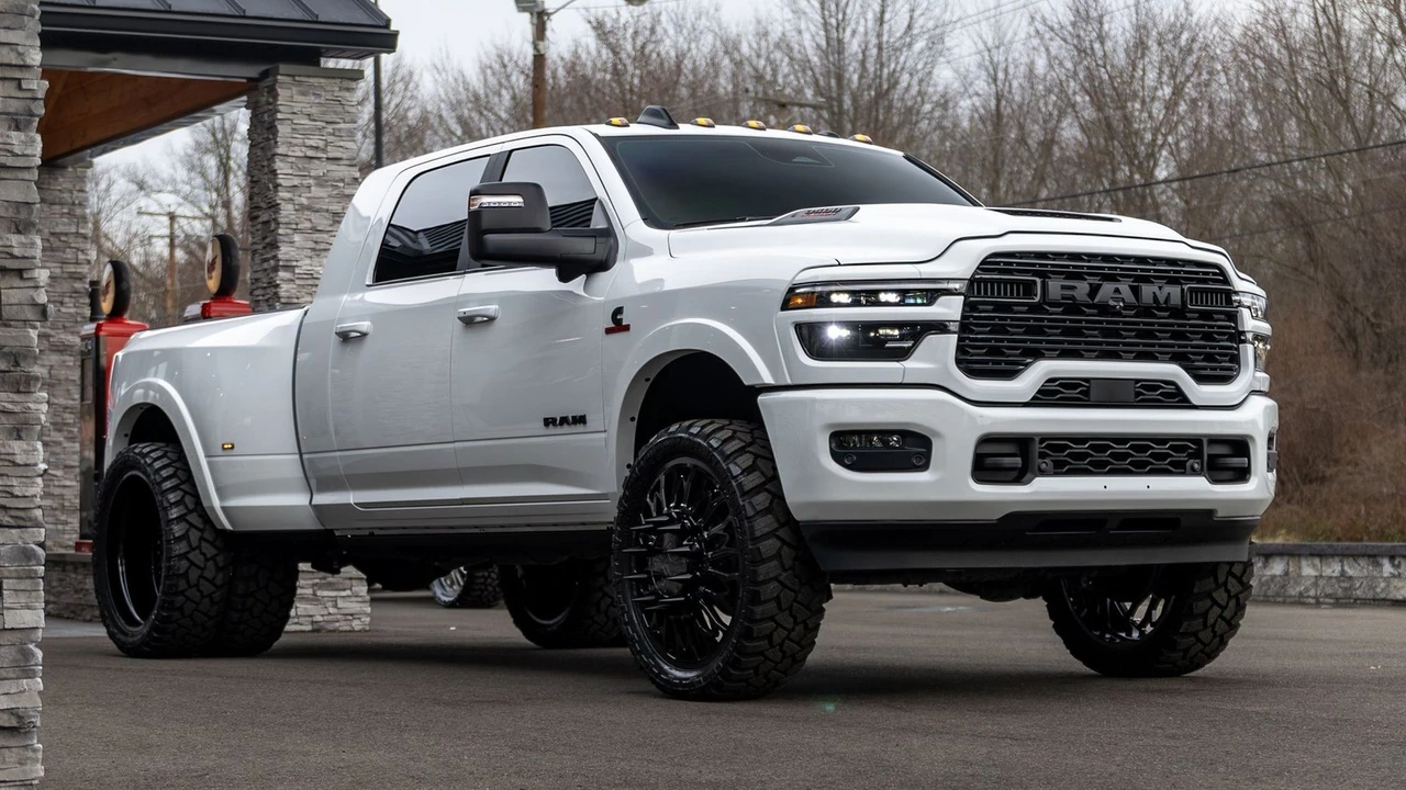 2026 Ram 3500 - Image 19 of 21