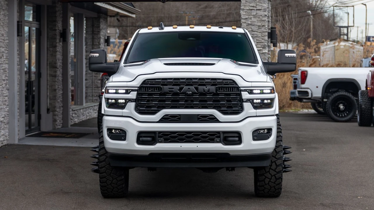 2026 Ram 3500 - Image 18 of 21