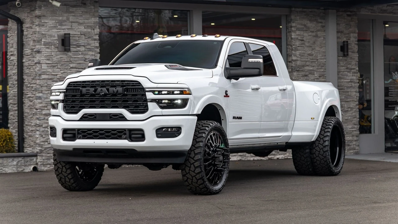 2026 Ram 3500 - Image 8 of 21