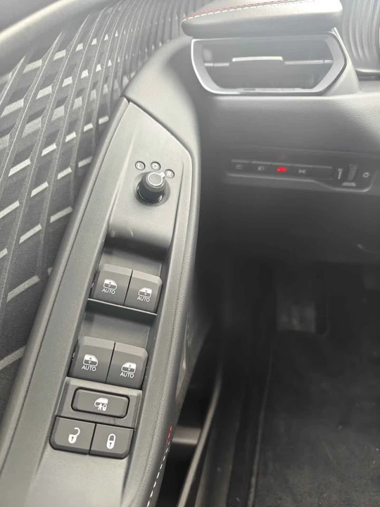 2026 Dodge Charger 8th Gen - Image 8 of 13