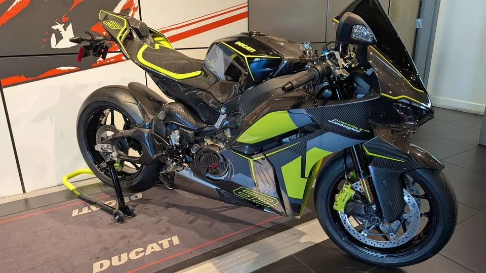 2026 Ducati V4 - Image 2 of 6