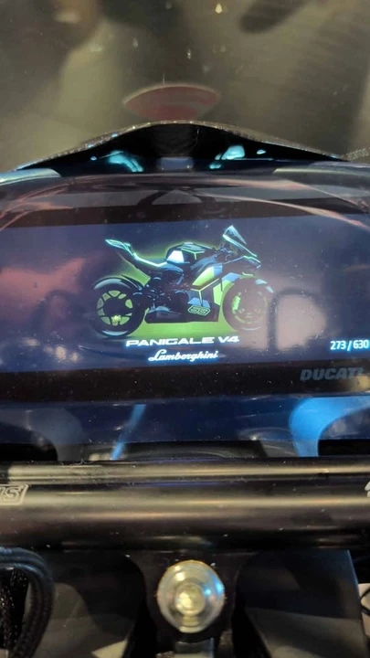 2026 Ducati V4 - Image 5 of 6