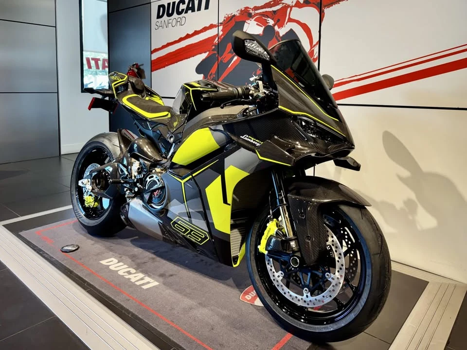 2026 Ducati V4 - Image 7 of 16