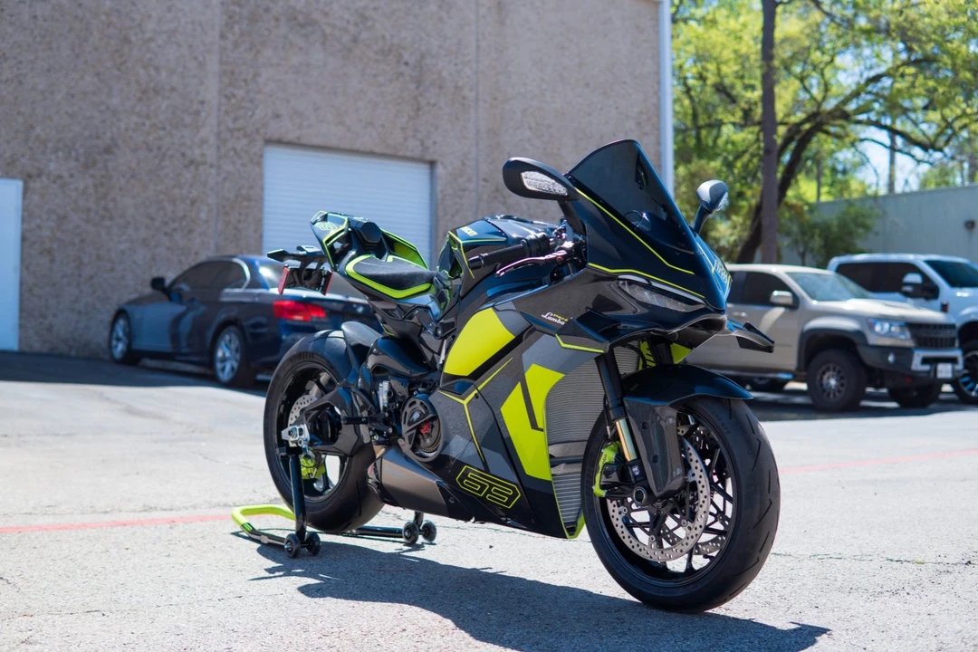 2026 Ducati V4 - Image 3 of 8