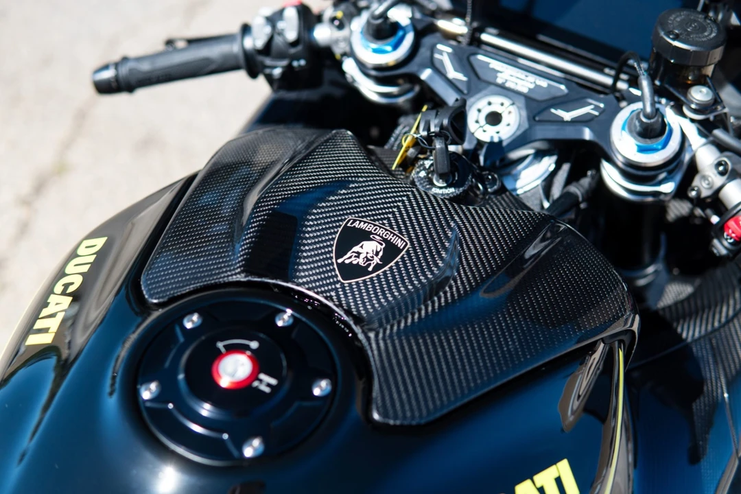 2026 Ducati V4 - Image 5 of 8
