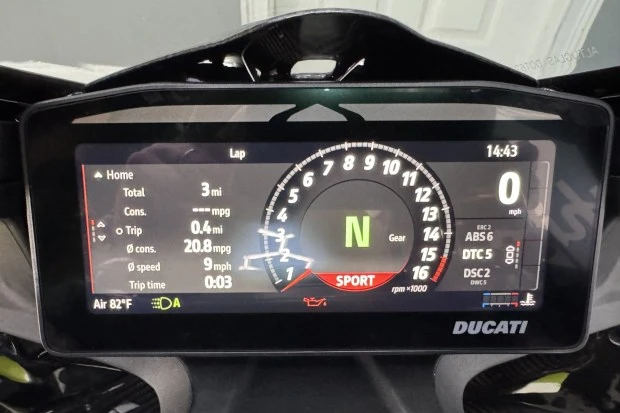 2026 Ducati V4 - Image 5 of 9
