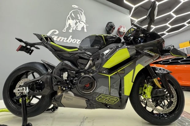 2026 Ducati V4 - Image 3 of 9
