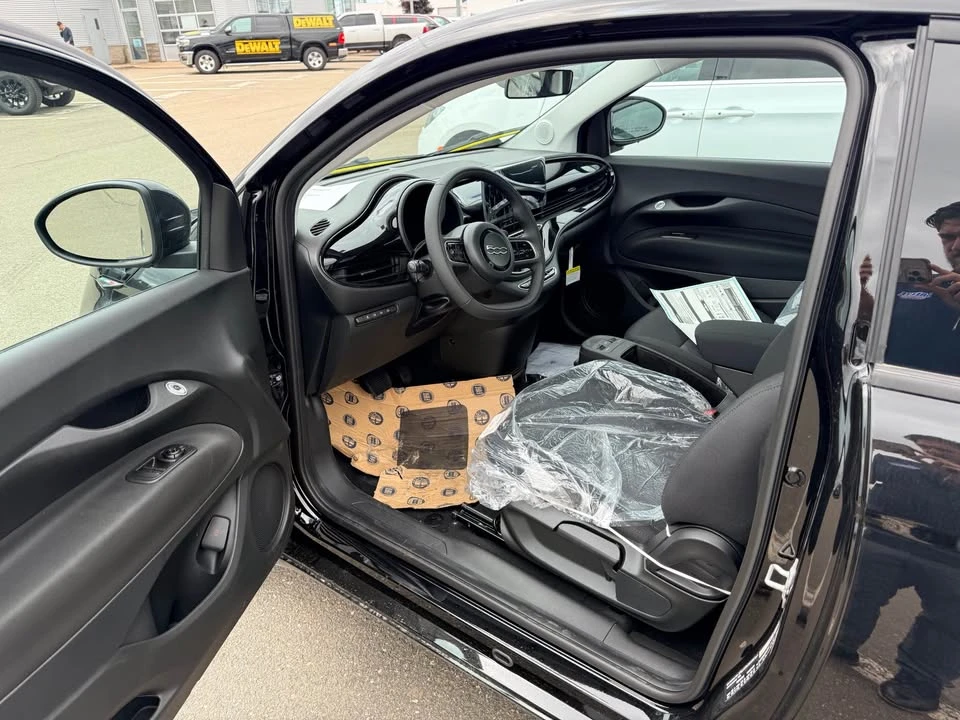 2026 Fiat 500e - Image 3 of 6