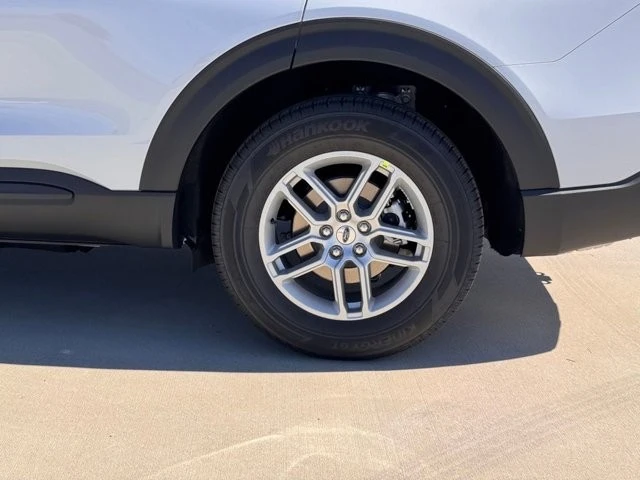 2026 Ford Explorer 6th Gen - Image 14 of 21