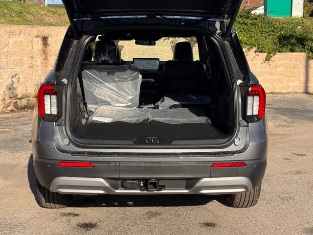 2026 Ford Explorer 6th Gen - Image 13 of 21
