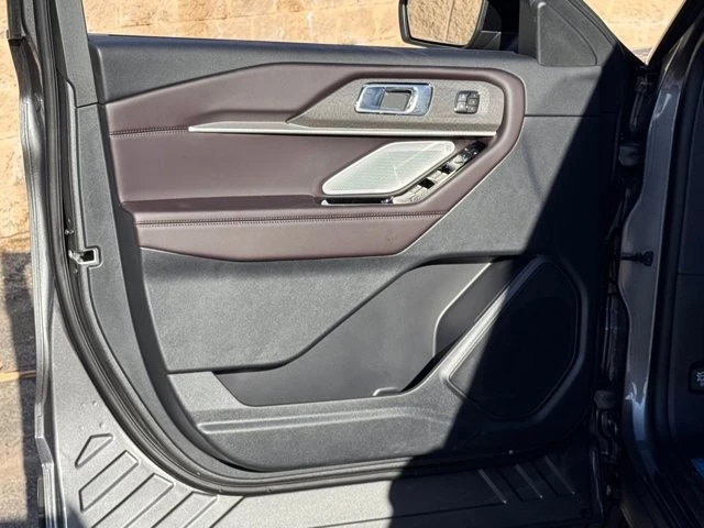 2026 Ford Explorer 6th Gen - Image 16 of 21
