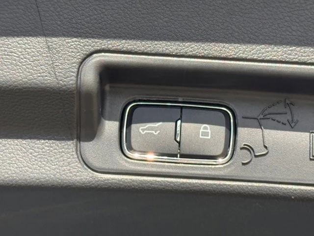 2026 Ford Explorer 6th Gen - Image 14 of 21