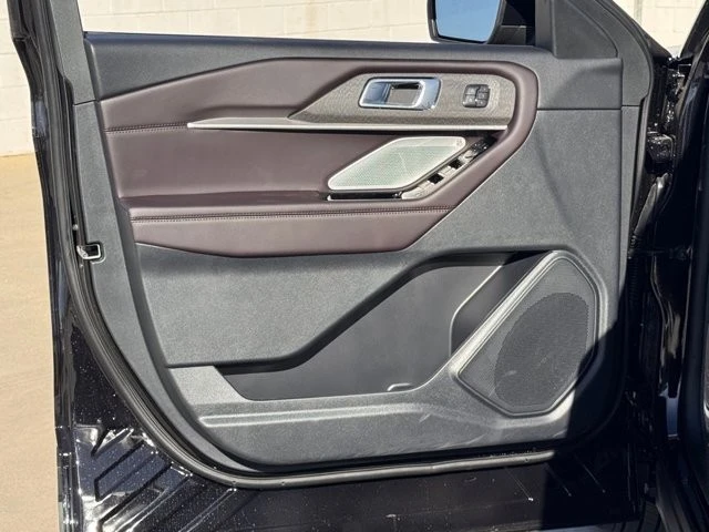 2026 Ford Explorer 6th Gen - Image 16 of 21