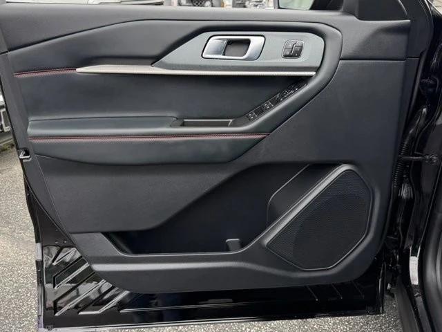 2026 Ford Explorer 6th Gen - Image 14 of 31