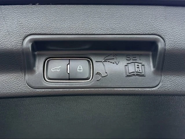 2026 Ford Explorer 6th Gen - Image 11 of 31