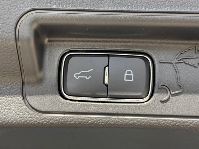 2026 Ford Explorer 6th Gen - Image 14 of 21