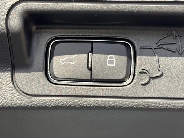 2026 Ford Explorer 6th Gen - Image 14 of 21