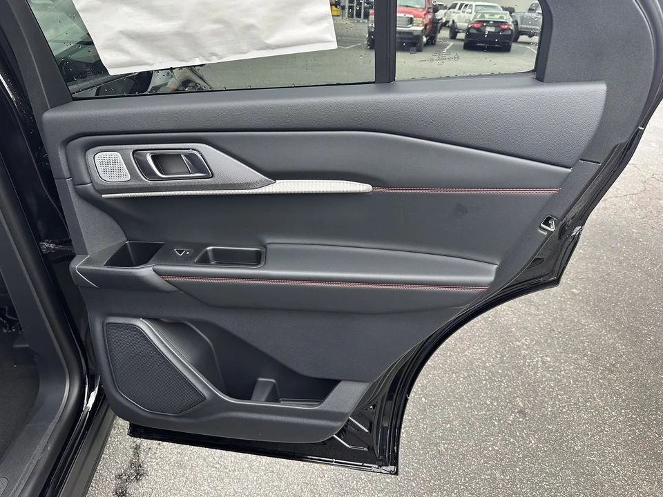 2026 Ford Explorer 6th Gen - Image 15 of 31
