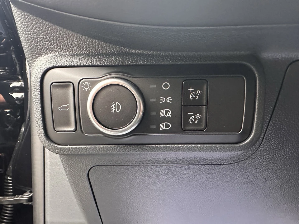 2026 Ford Explorer 6th Gen - Image 19 of 31