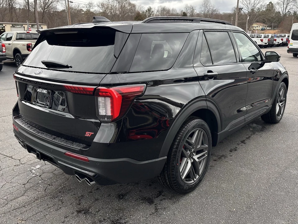 2026 Ford Explorer 6th Gen - Image 6 of 31