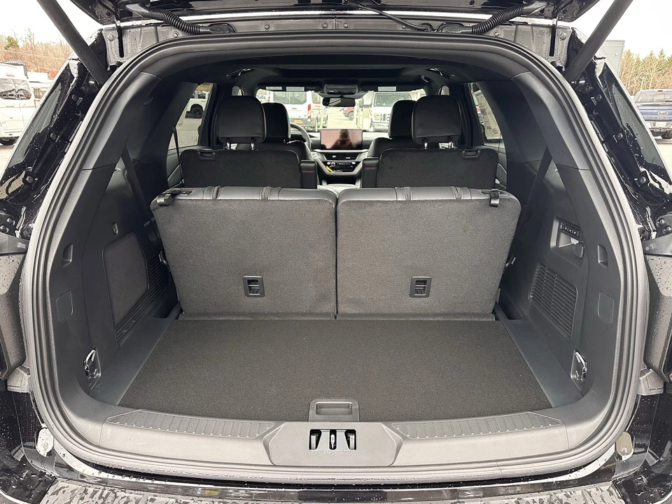 2026 Ford Explorer 6th Gen - Image 17 of 31