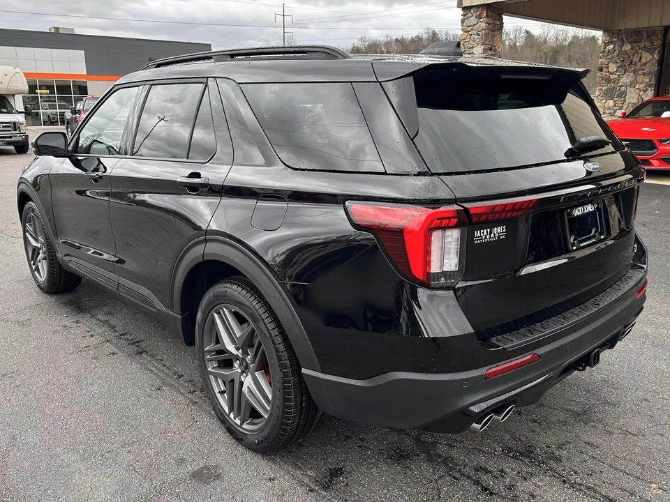 2026 Ford Explorer 6th Gen - Image 8 of 31