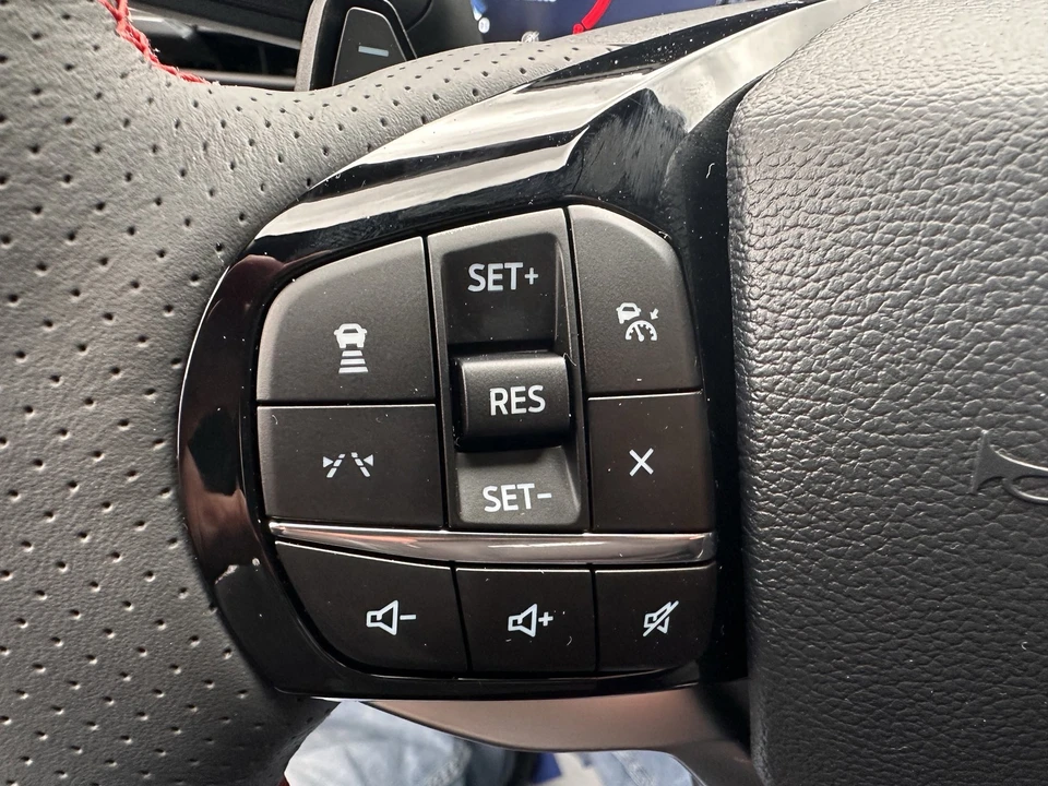 2026 Ford Explorer 6th Gen - Image 21 of 31