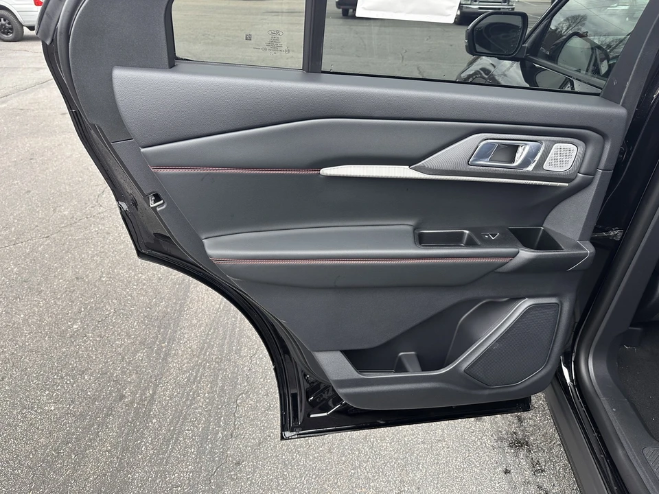 2026 Ford Explorer 6th Gen - Image 11 of 31