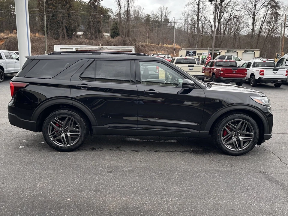 2026 Ford Explorer 6th Gen - Image 5 of 31