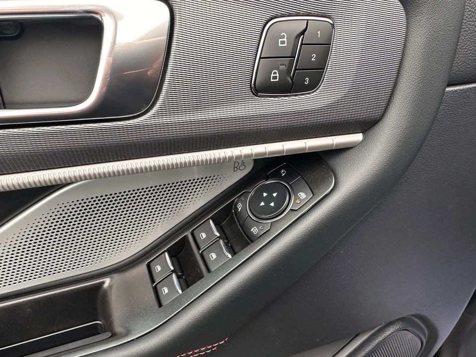 2026 Ford Explorer 6th Gen - Image 18 of 31