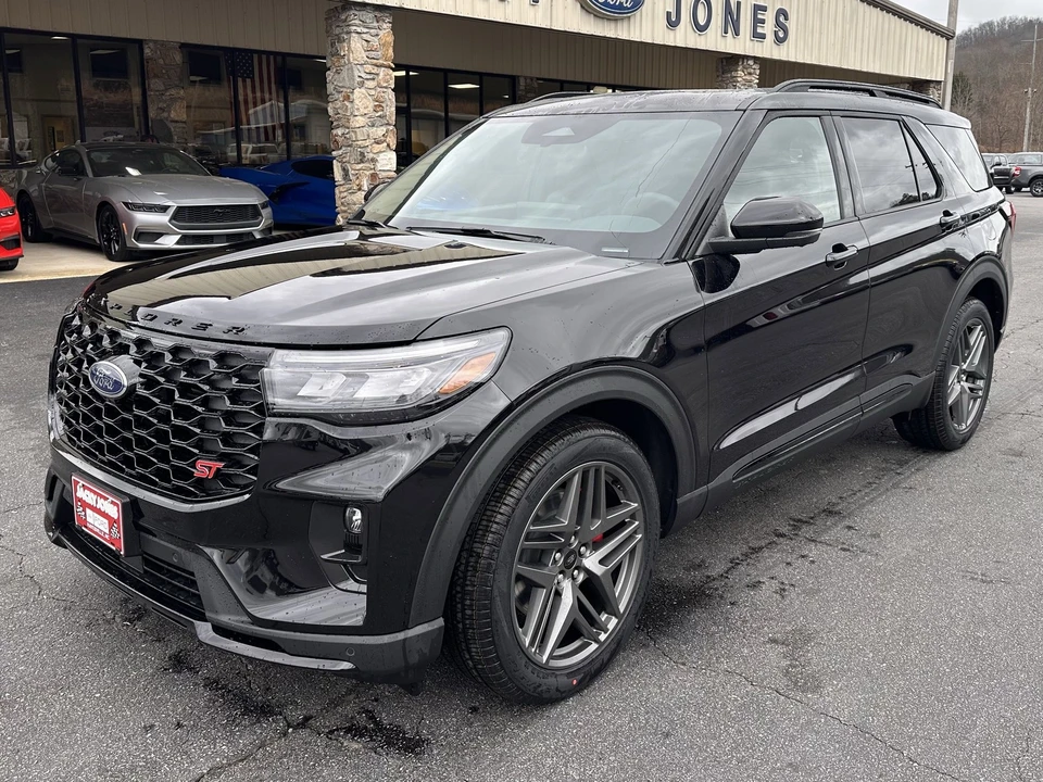 2026 Ford Explorer 6th Gen - Image 2 of 31