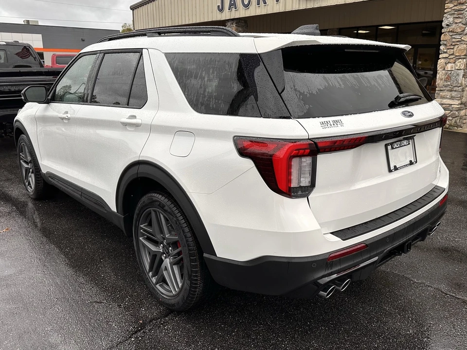 2026 Ford Explorer 6th Gen - Image 8 of 21