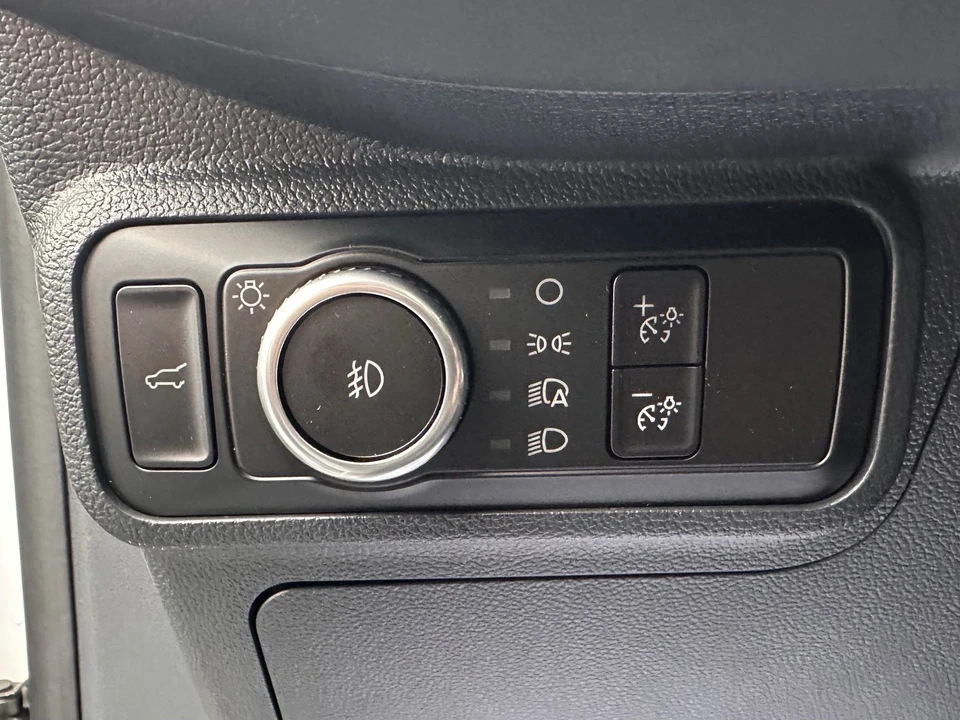 2026 Ford Explorer 6th Gen - Image 19 of 21